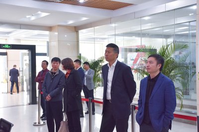 中國銀行四川省分行副行長(zhǎng)左焜一行到川威集團(tuán)連界區(qū)域參觀交流
