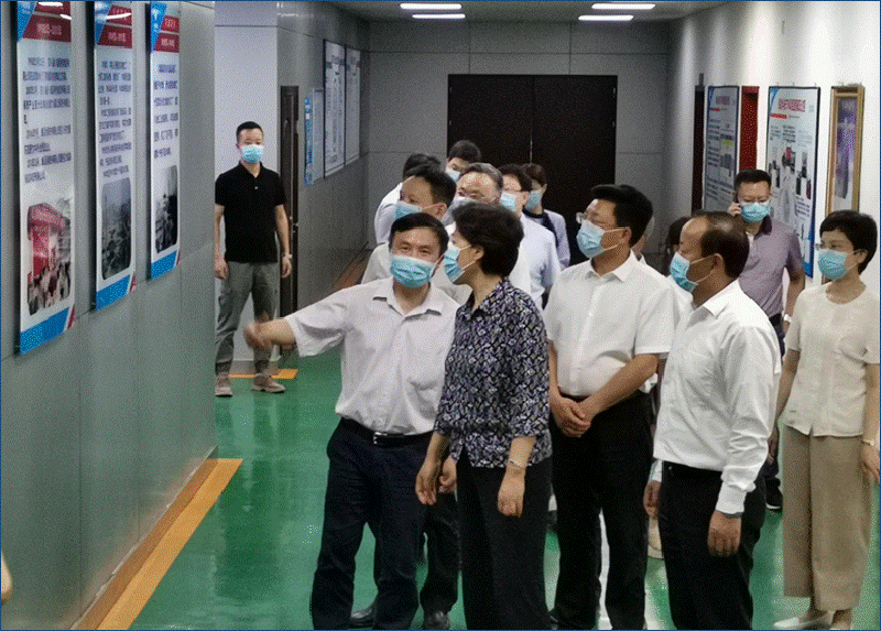省委常委、統(tǒng)戰(zhàn)部長、省總工會主席田向利調(diào)研川威連界基地并慰問一線員工(圖2)
