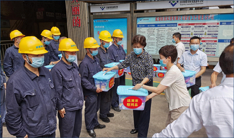 省委常委、統(tǒng)戰(zhàn)部長、省總工會主席田向利調(diào)研川威連界基地并慰問一線員工(圖3)