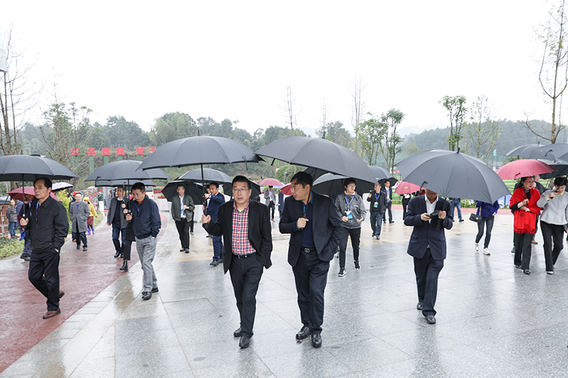 省總工會(huì)副主席苗勇率市州調(diào)研組專題調(diào)研川威集團(tuán)企業(yè)職工之家陣地建設(shè)情況(圖1)