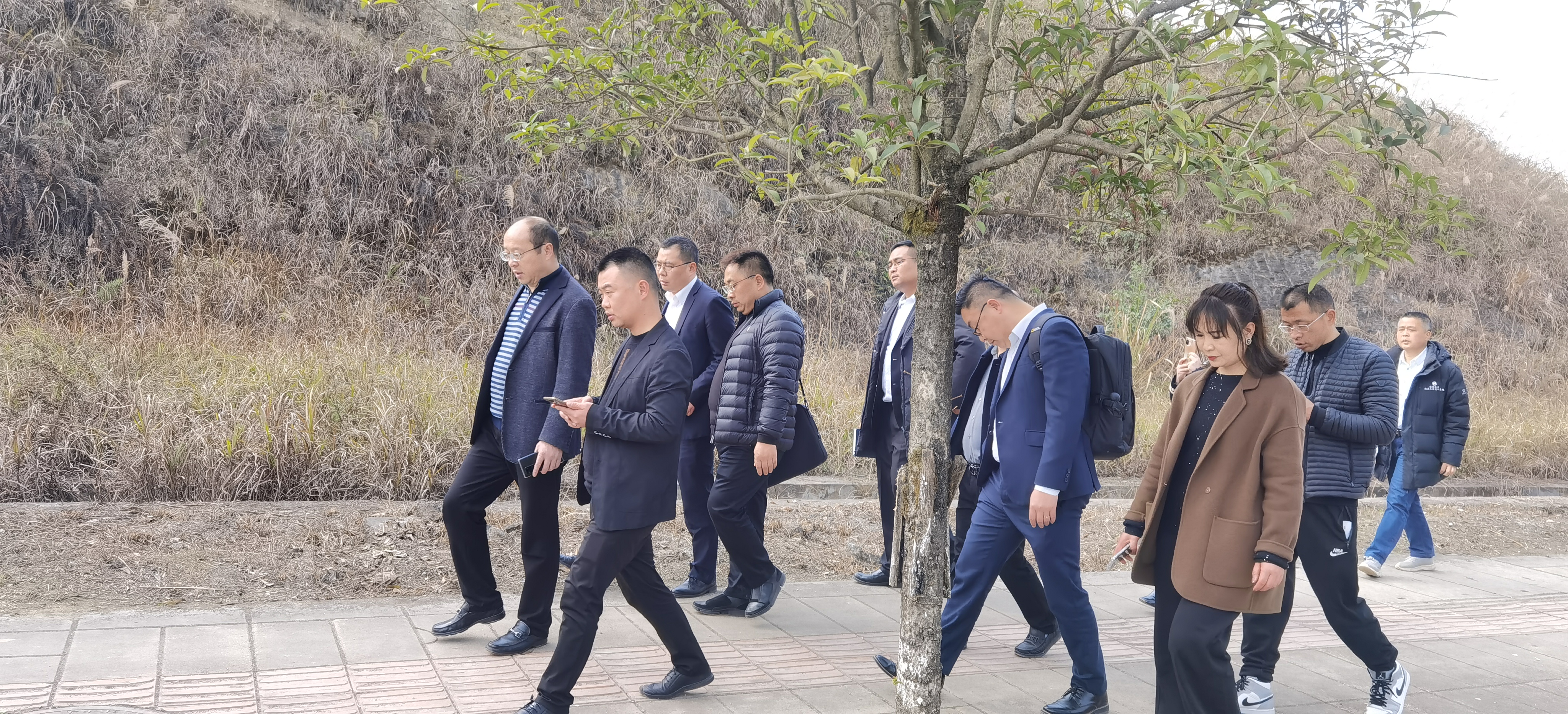 威遠縣經(jīng)開區(qū)、眾心樂公司組織召開連界鎮(zhèn)城市規(guī)劃暨船石湖濕地公園項目研究會(圖3)