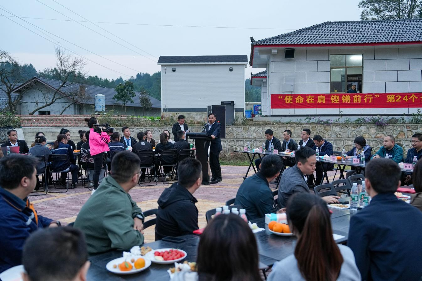 使命在肩  鏗鏘前行——釩鈦科技召開慶祝第二十四個中國記者節(jié)暨新聞宣傳總結(jié)表彰會(圖9)