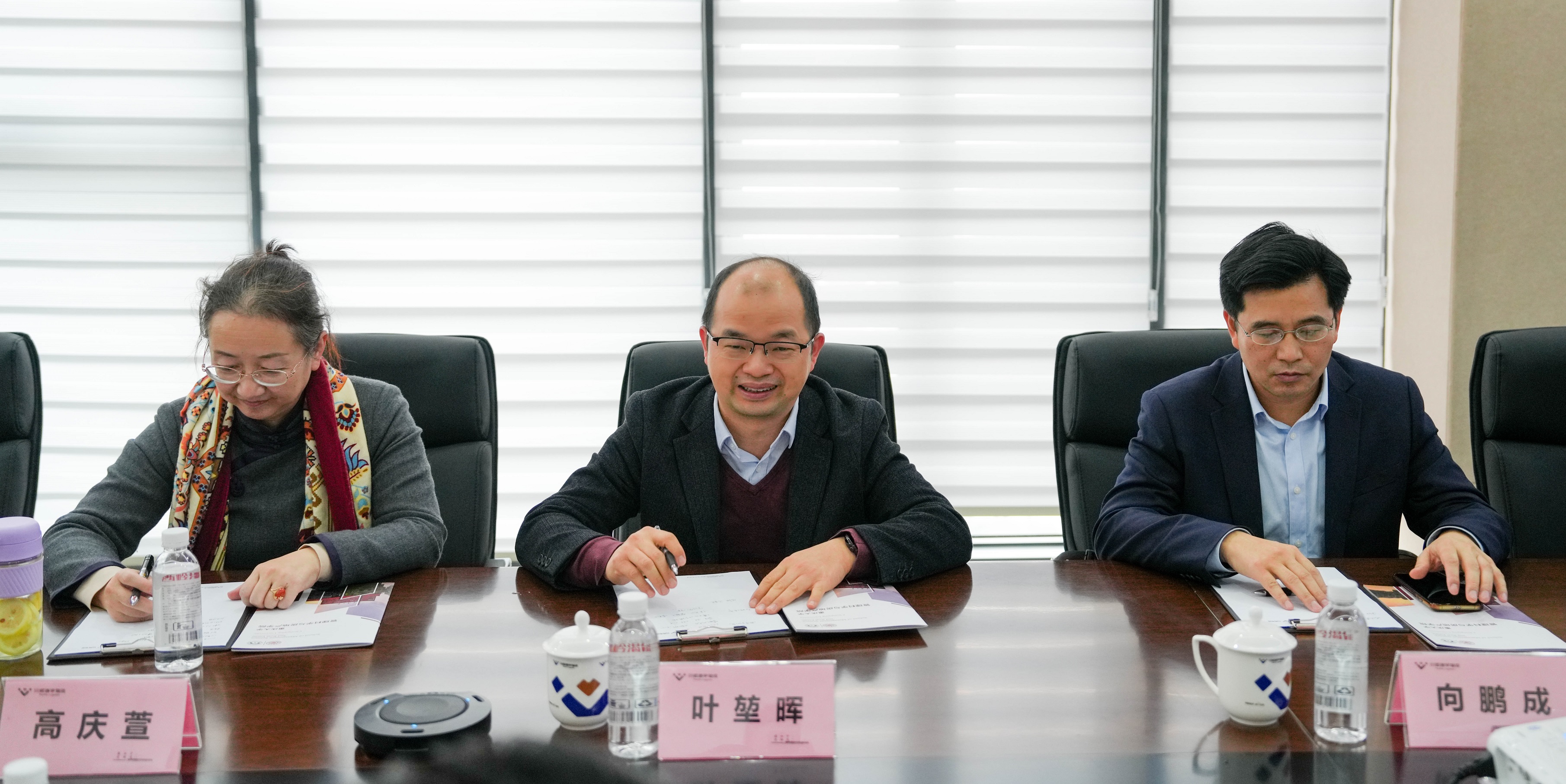 重慶大學(xué)管理科學(xué)與房地產(chǎn)學(xué)院與四川通宇物流有限公司簽訂戰(zhàn)略合作協(xié)議(圖3)