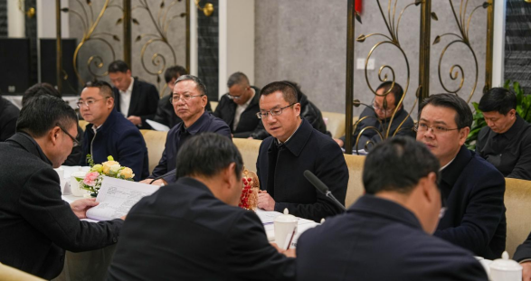 威遠(yuǎn)縣人民政府與川威集團(tuán)召開政企聯(lián)席會(huì)(圖3)