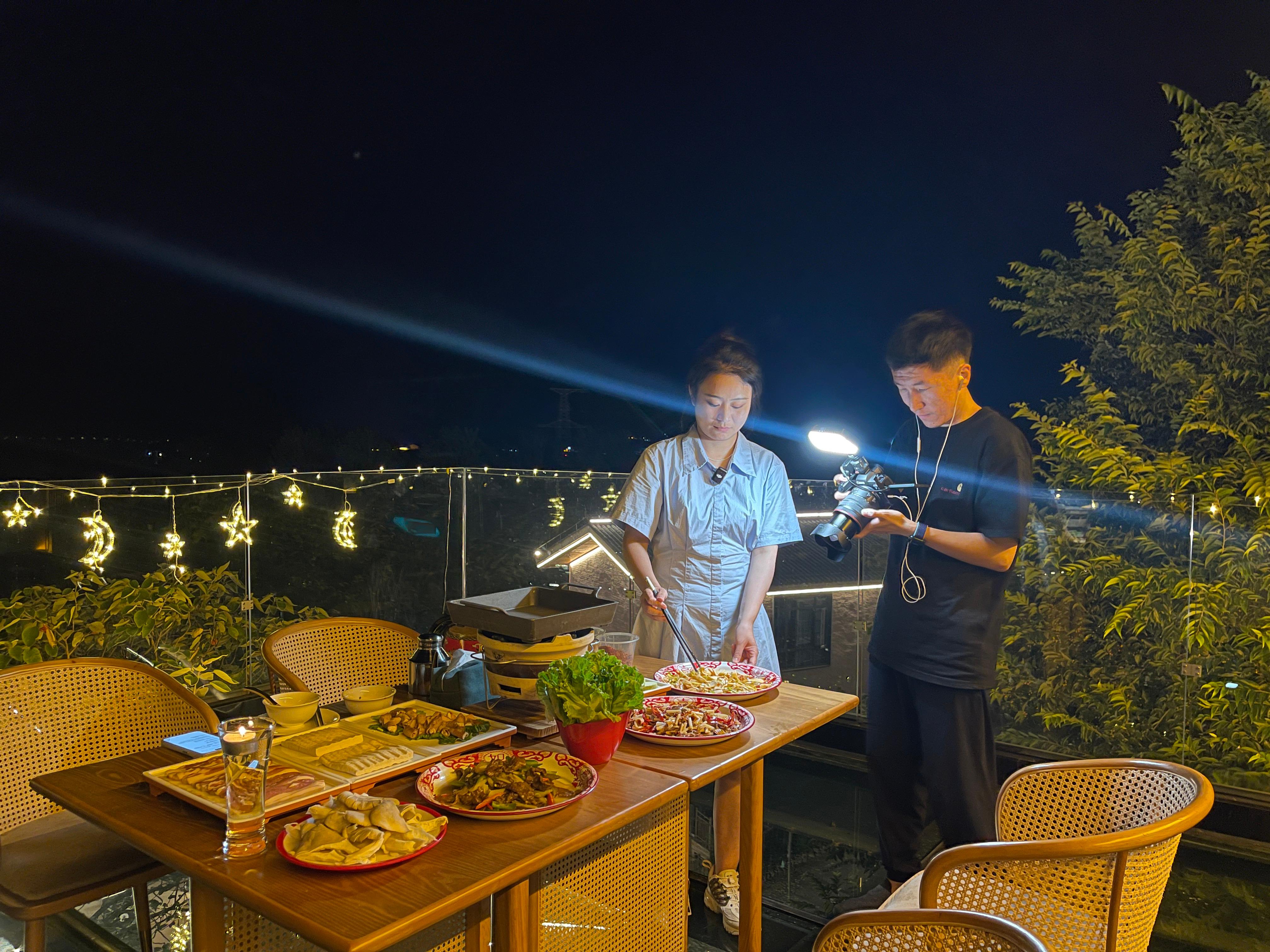 跟隨央視《消費(fèi)主張》品嘗云里民宿別樣美食(圖3)
