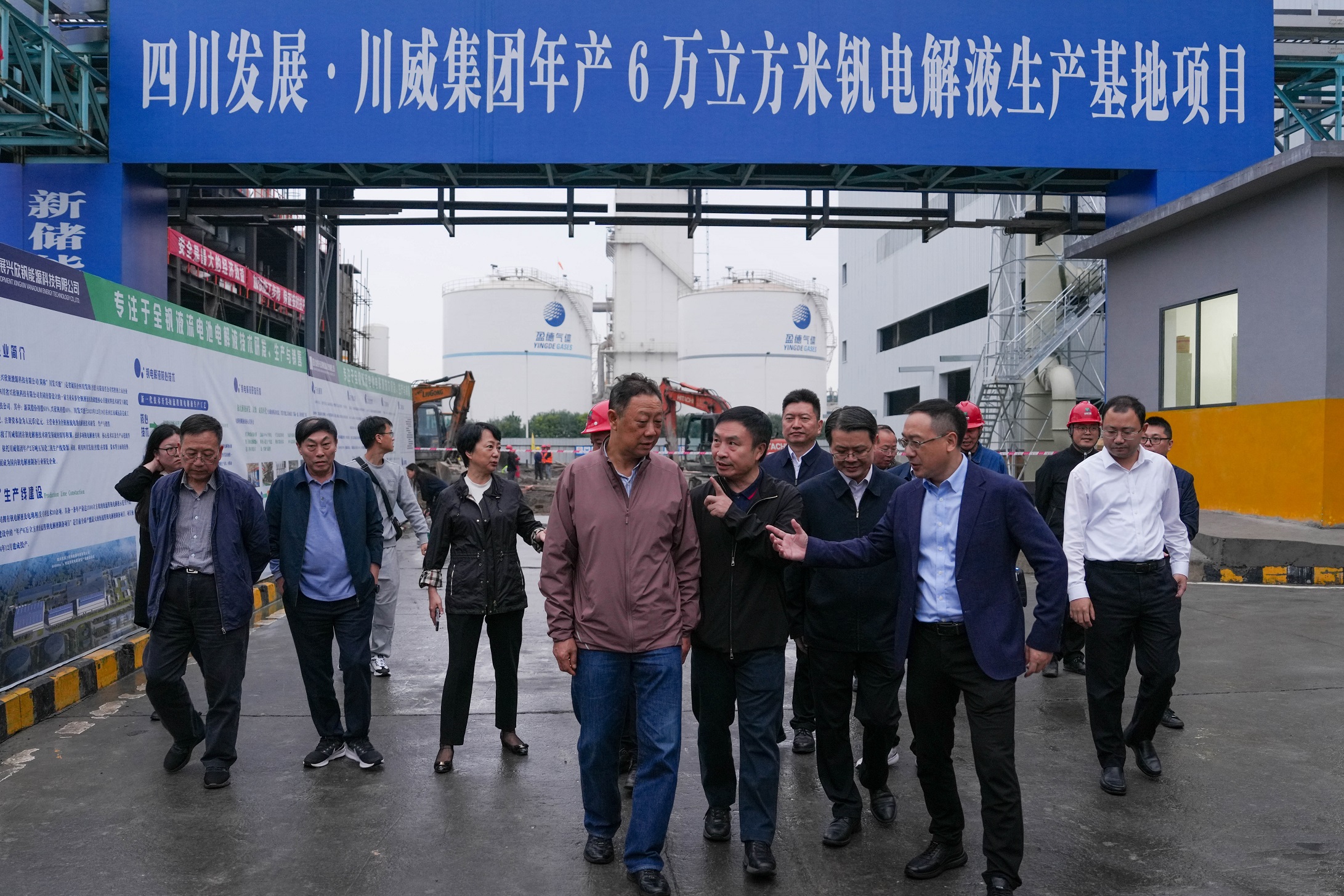 省高科協(xié)理事長，省政協(xié)黨組原副書記、副主席曲木史哈一行到川威調(diào)研