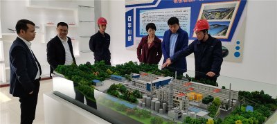 大連博融新材料公司、融科儲能公司蒞臨川威集團共同探討釩電池產(chǎn)業(yè)合作