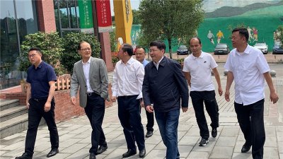 中國建筑金屬結(jié)構(gòu)協(xié)會(huì)會(huì)長(zhǎng)郝際平一行考察川威裝配式建筑